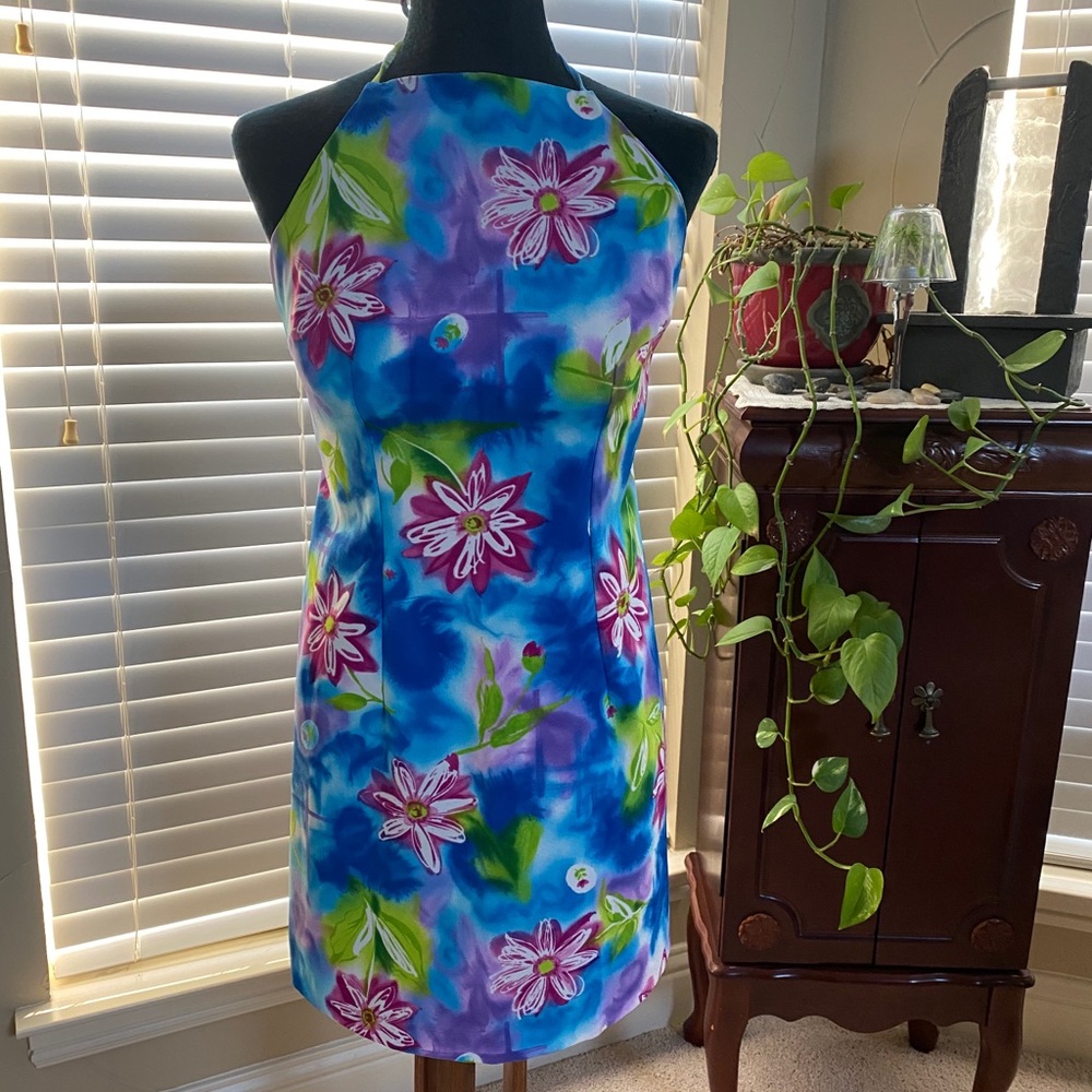 Summer dress. Hawaiian dress. Short flower dress.